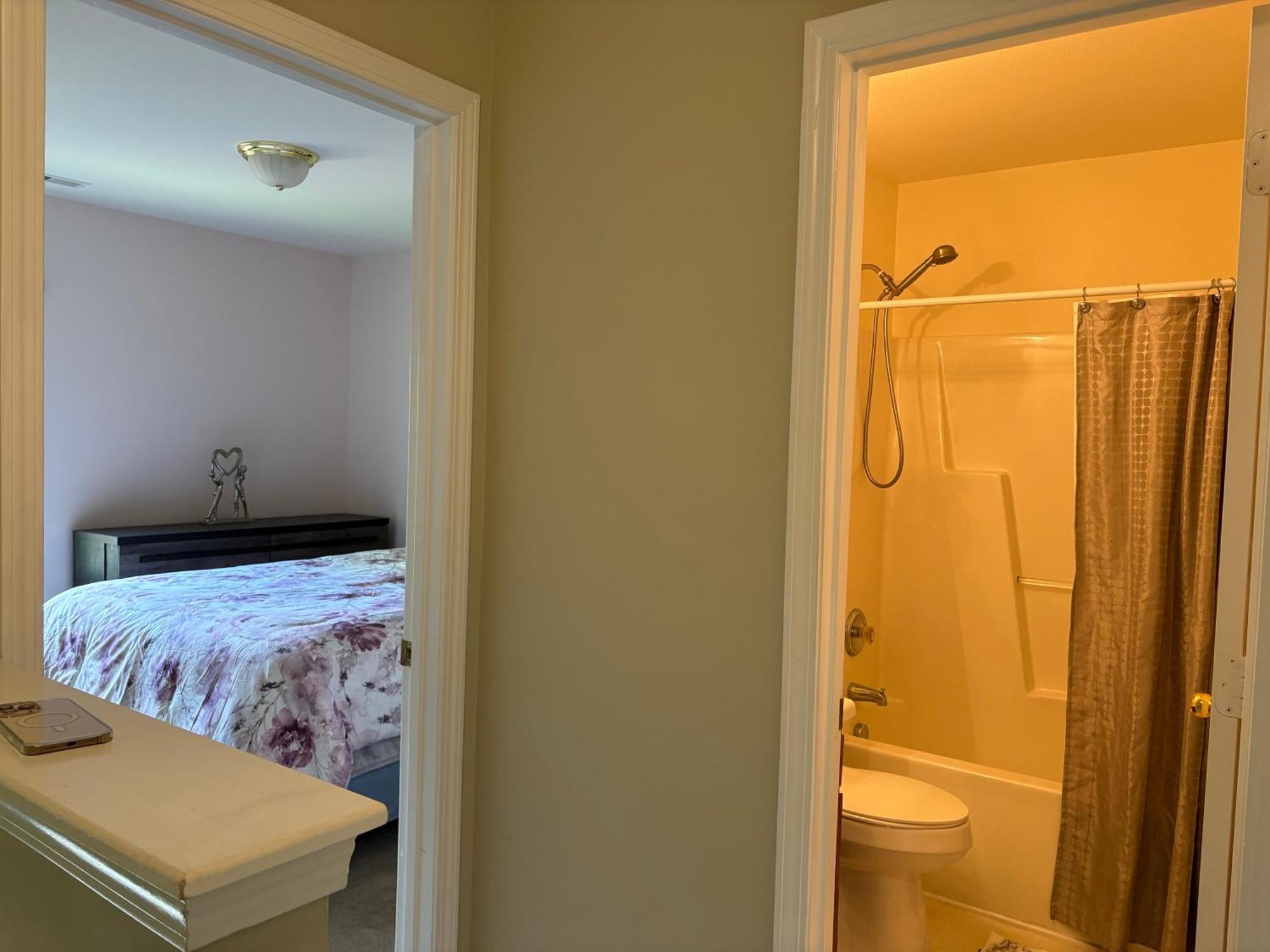 Private Bed And Bath In Charlotte Apartment ภายนอก รูปภาพ